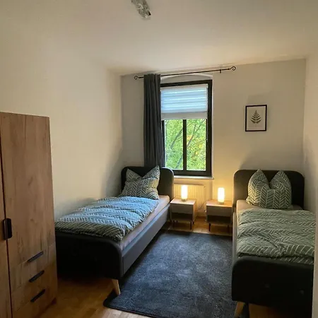 Moderne Fuer 4 Personen * Zeitz